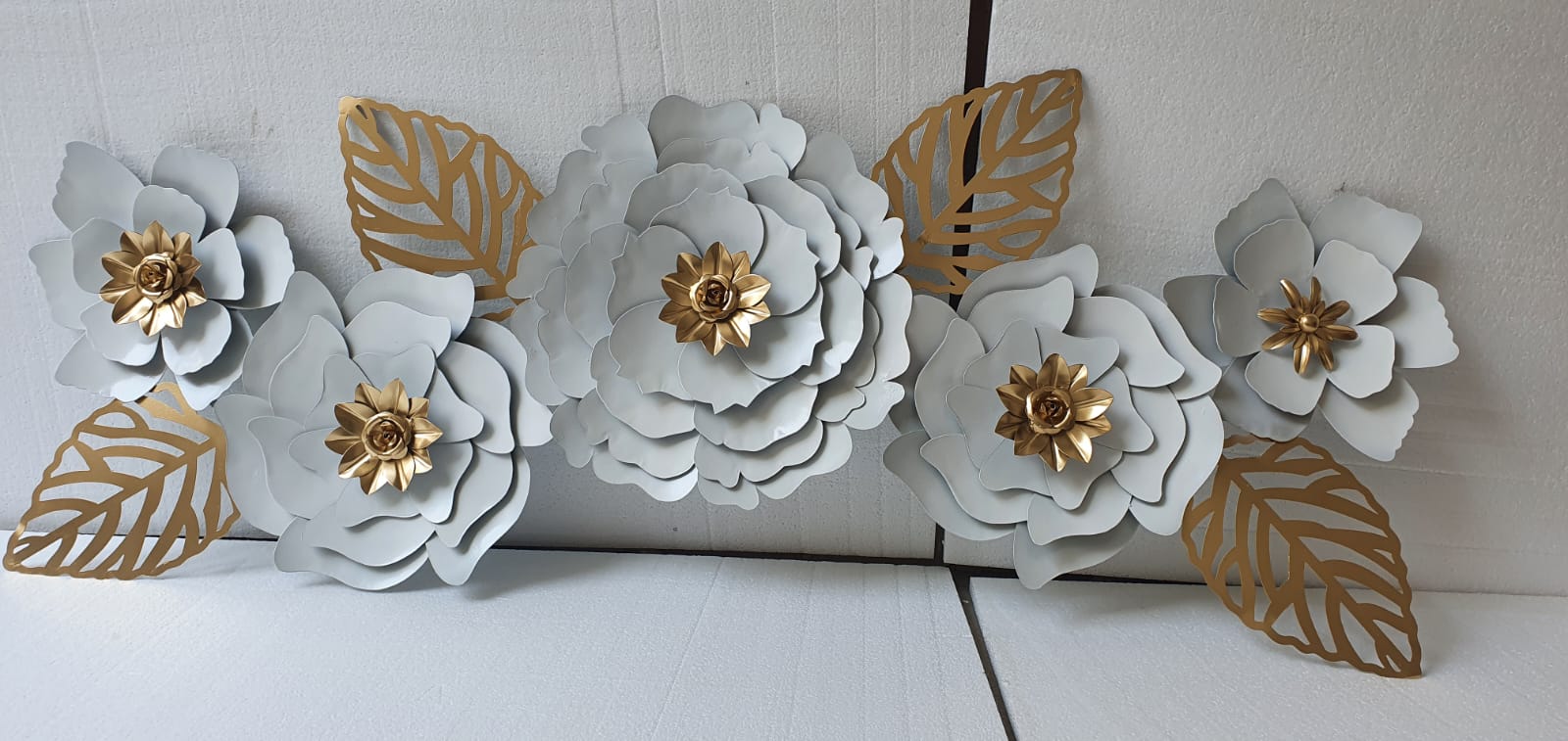 madhuram real white wall art picture